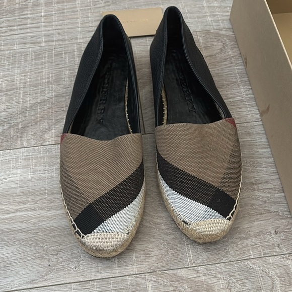 NIB Burberry Hodgeson In Canvas/Black Leather Sz: 41 - Picture 1 of 6